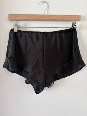 NWT Victorias Secret Black Lace Trim Flutter Mini Shorts XS